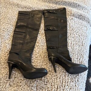 Vero  Cuoio Black Knee-High Heeled Boots